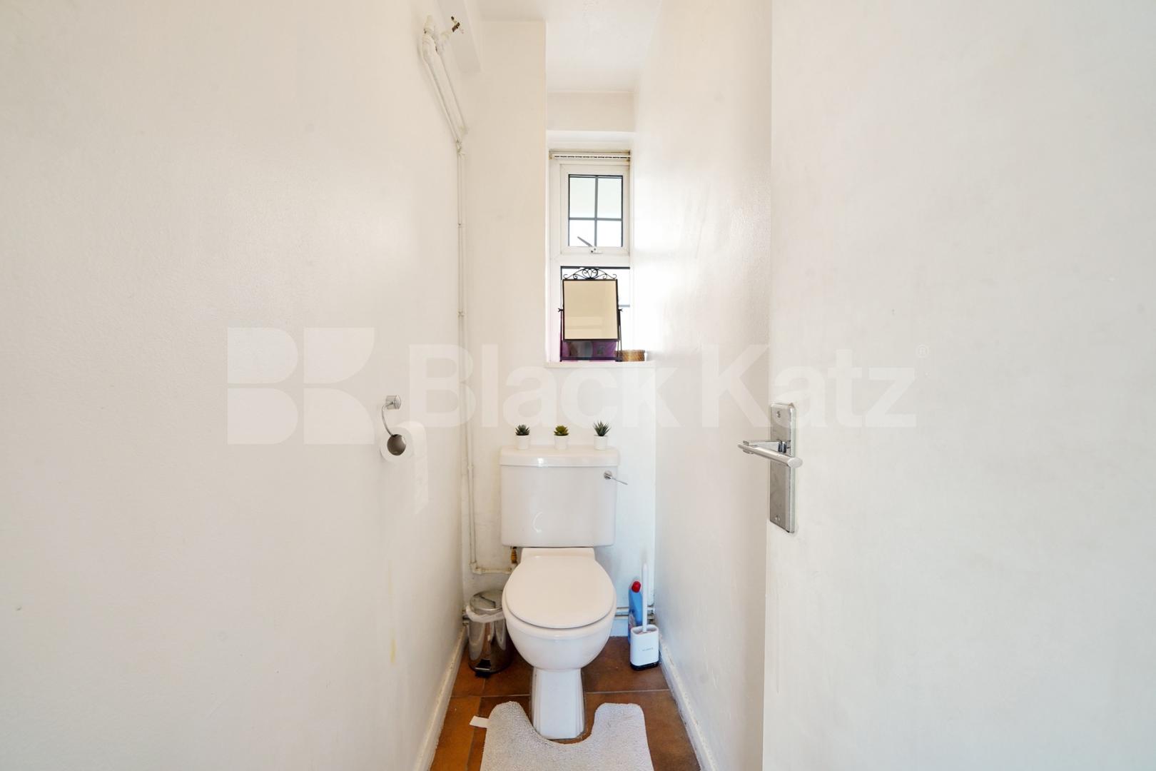 Superbly located Mid-Century development  Doddington Grove, Kennington